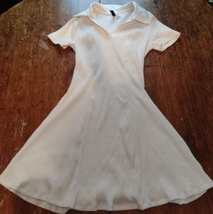 Ribbed white shirt sleeve dress with collar